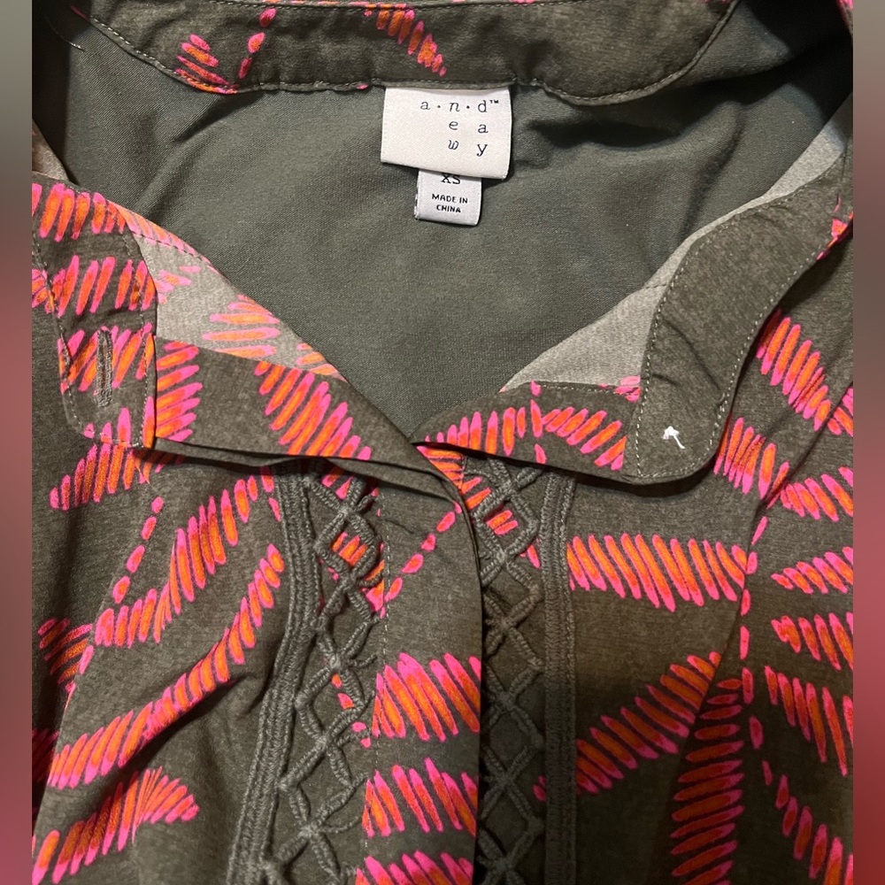 a new day Palm Leaf Sleeveless Blouse - Picture 5 of 6